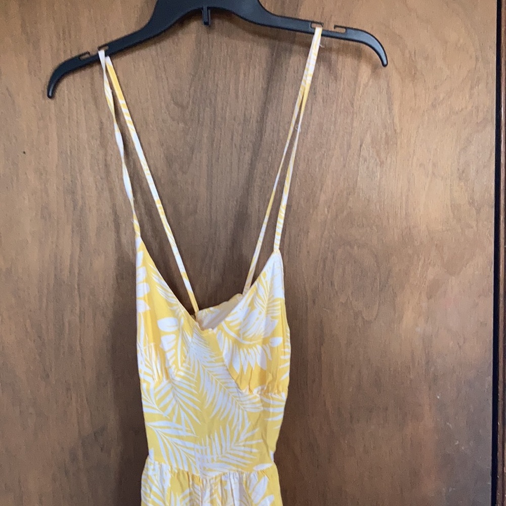 Relisted Rue21 tropical leaf print lightweight romper cutout in back M jrs - Picture 8 of 15